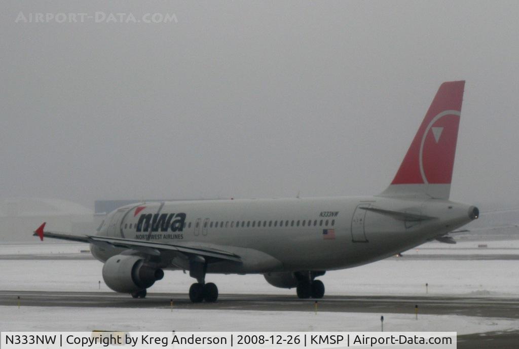 N333NW, 1992 Airbus A320-211 C/N 329, Snowy day at MSP