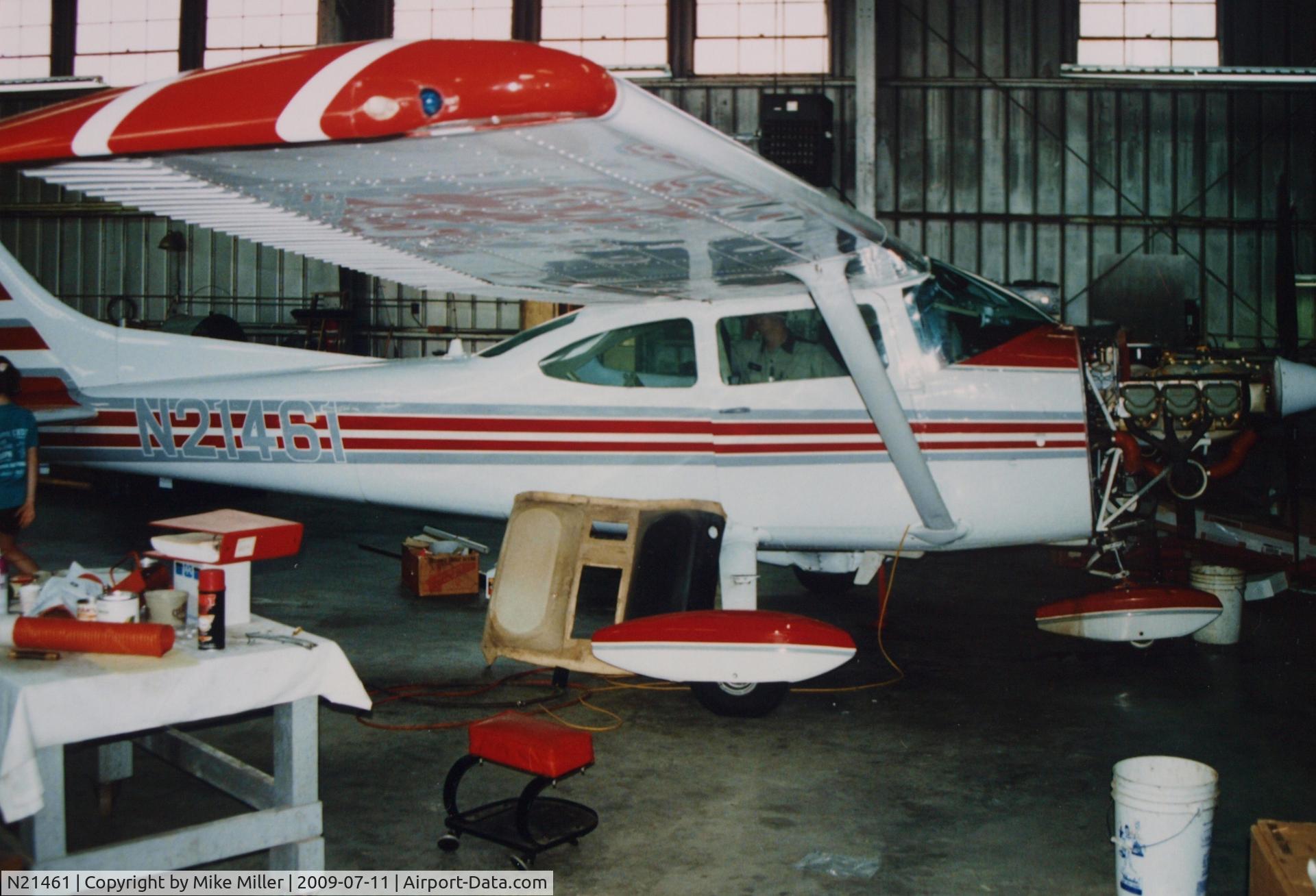N21461, 1972 Cessna 182P Skylane C/N 18261645, N21461 at Woodworth, La.