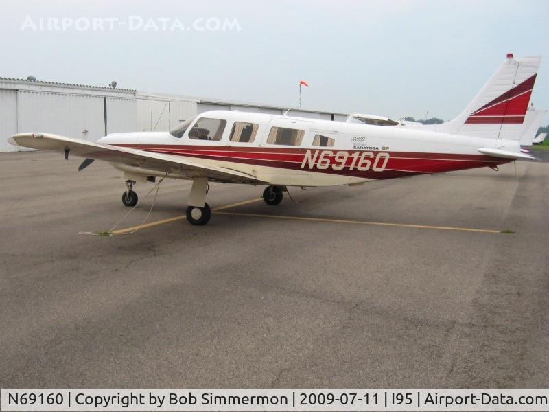 N69160, 1985 Piper PA-32R-301 C/N 32R-8513016, On the ramp at Kenton, Ohio.