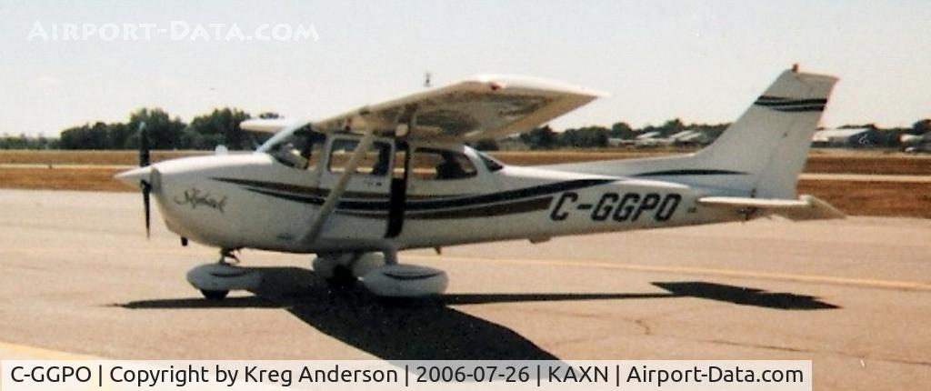 C-GGPO, 2000 Cessna 172R C/N 17280908, At the beginning of my photography adventures...terrible quality. :)