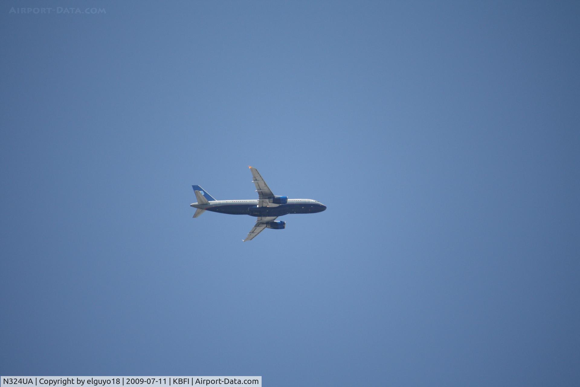 N324UA, 1988 Boeing 737-322 C/N 23956, FLYING OVER SEATTLE