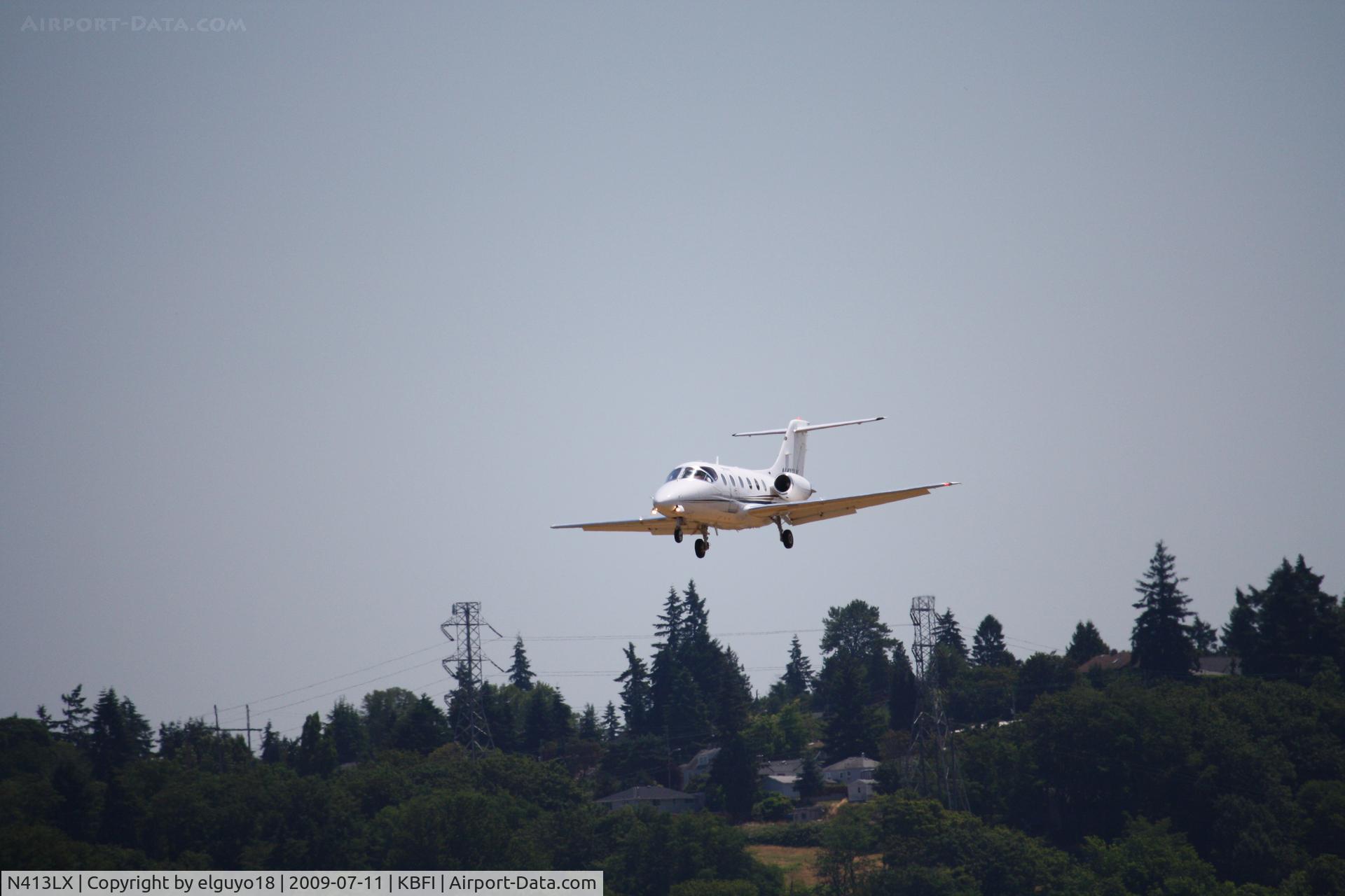 N413LX, 1998 Raytheon Beechjet 400A C/N RK-209, LANDING AT KING COUNTY AIRPORT