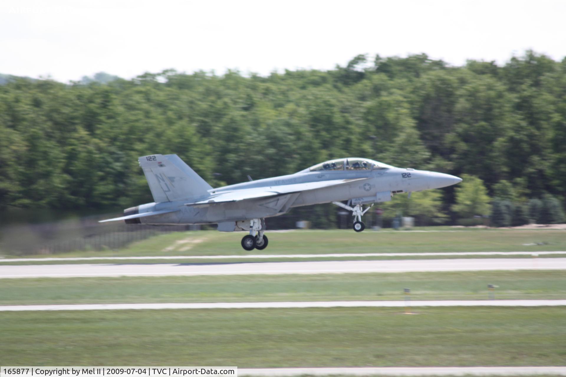 165877, Boeing F/A-18F Super Hornet C/N F037, VFA-122, NAS Lemoore, Departing RWY 28