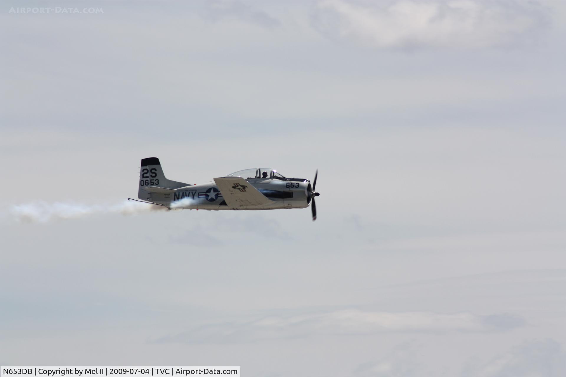 N653DB, 1957 North American T-28C Trojan Trojan C/N 226-230, Overhead Approach For RWY 28