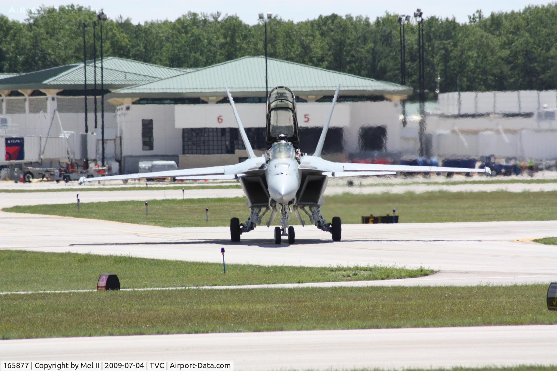 165877, Boeing F/A-18F Super Hornet C/N F037, VFA-122, NAS Lemoore, Taxi To USCG Hangar