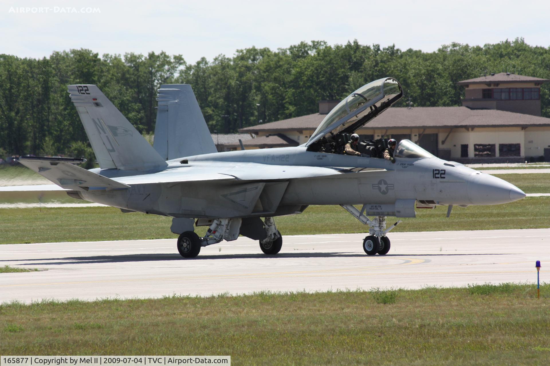 165877, Boeing F/A-18F Super Hornet C/N F037, VFA-122, NAS Lemoore, Taxi To USCG Hangar