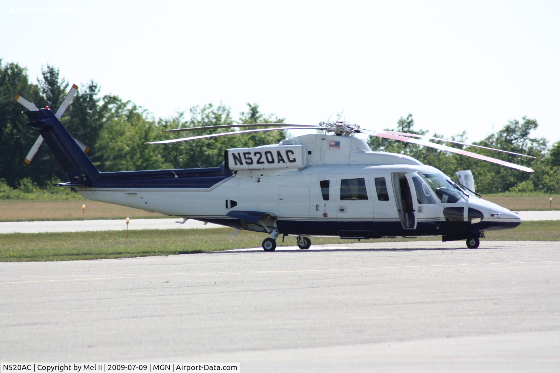 N520AC, 1991 Sikorsky S-76B C/N 760380, Parked