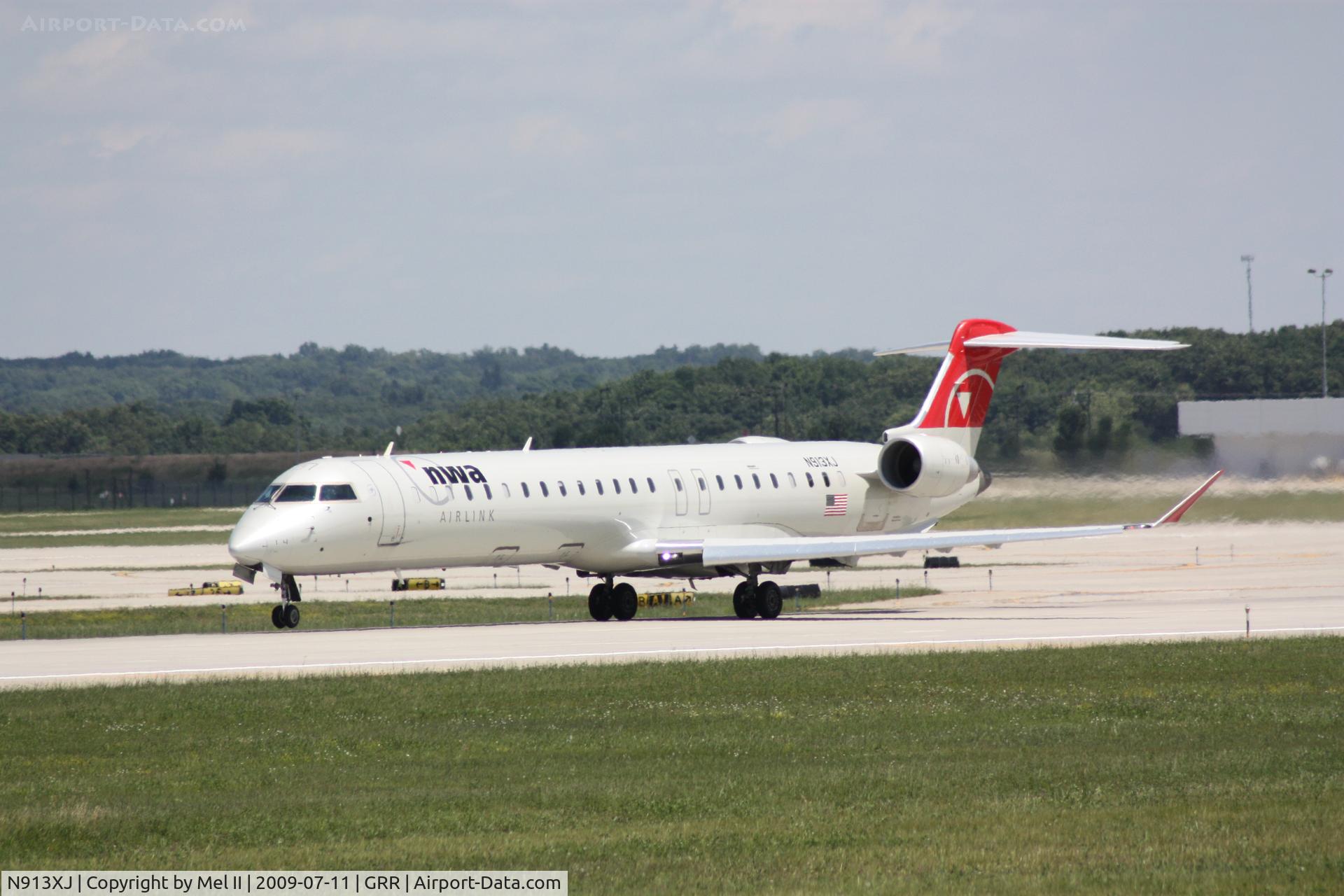 N913XJ, 2007 Bombardier CRJ-900ER (CL-600-2D24) C/N 15148, MES3483 - KGRR-KMSP - Departing RWY 26L