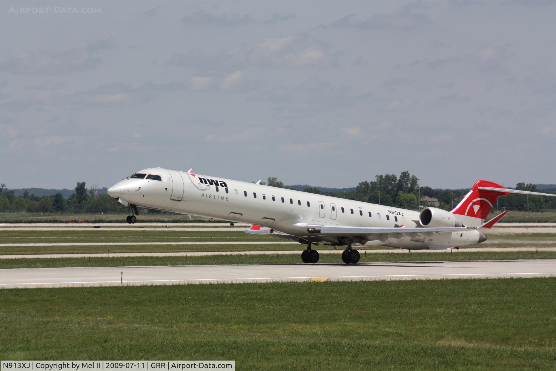 N913XJ, 2007 Bombardier CRJ-900ER (CL-600-2D24) C/N 15148, MES3483 - KGRR-KMSP - Departing RWY 26L