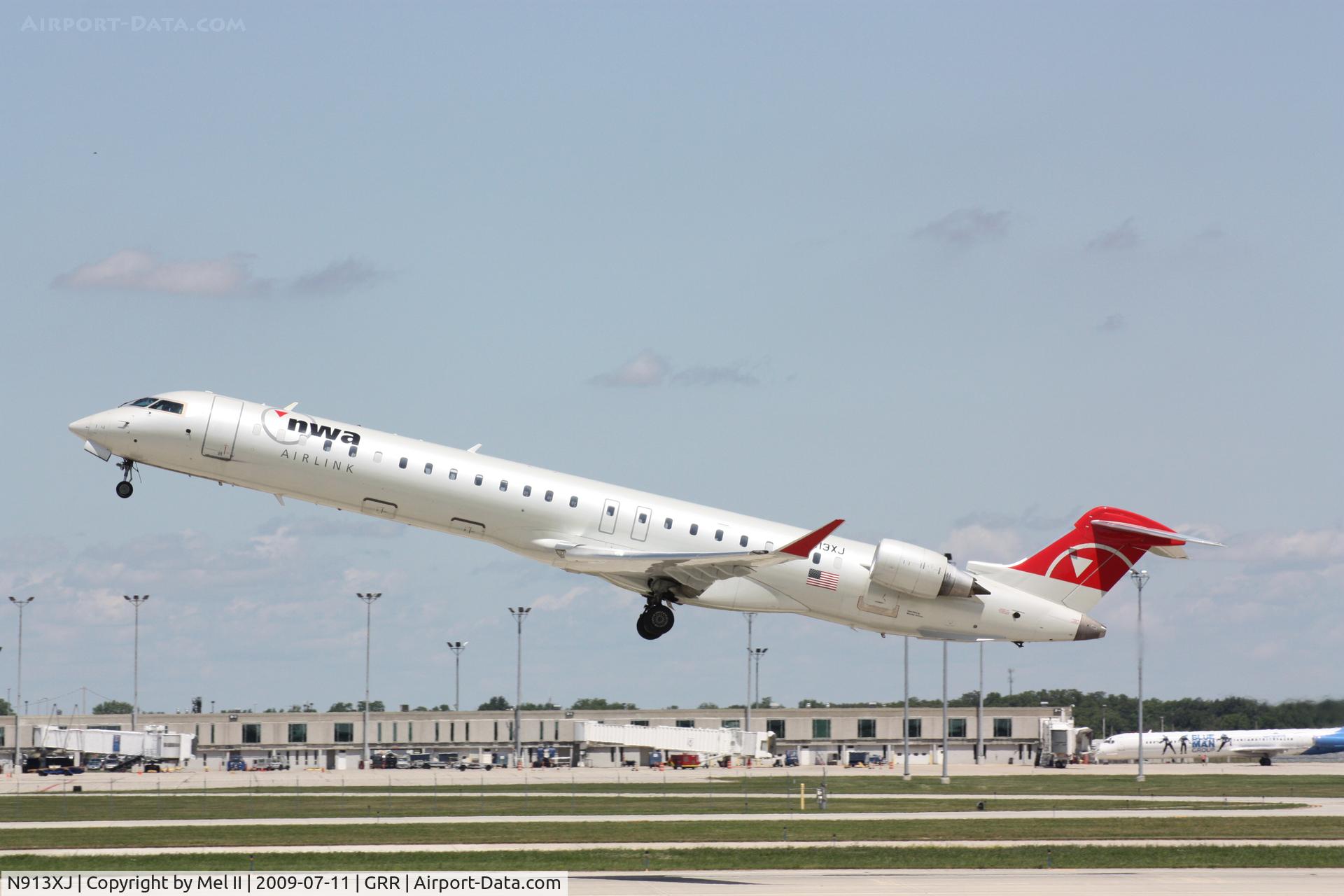 N913XJ, 2007 Bombardier CRJ-900ER (CL-600-2D24) C/N 15148, MES3483 - KGRR-KMSP - Departing RWY 26L