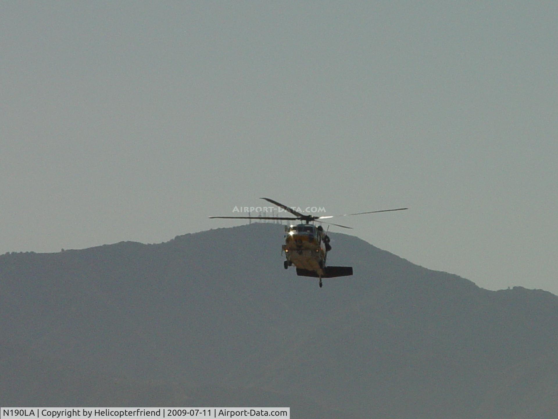 N190LA, Sikorsky S-70A Firehawk C/N 702479, Flaring out for landing