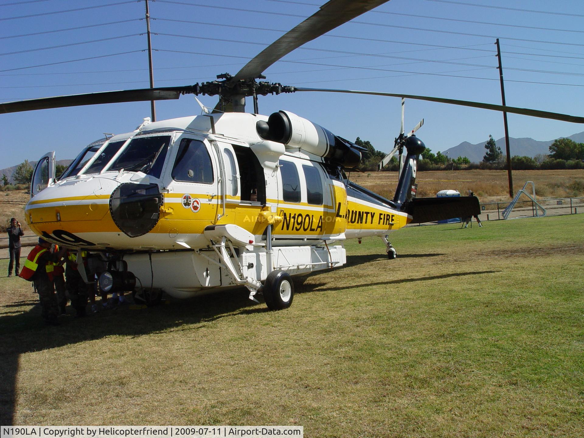 N190LA, Sikorsky S-70A Firehawk C/N 702479, On the ground ready for display