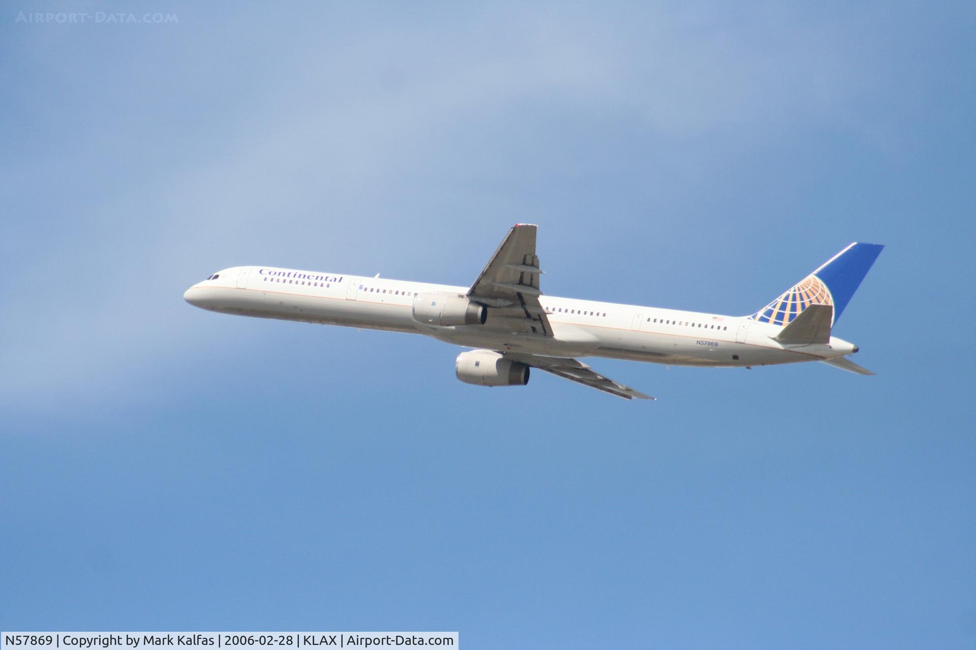 N57869, 2002 Boeing 757-33N C/N 32593, Continental 757-33N, N57869 departs 25R KLAX