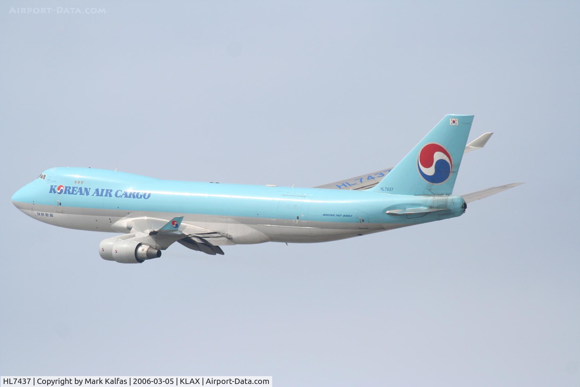 HL7437, 2003 Boeing 747-4B5F/SCD C/N 32808, korean Air Cargo 747-4B5F, HL7437 left turn at the coastline departing 25L KLAX