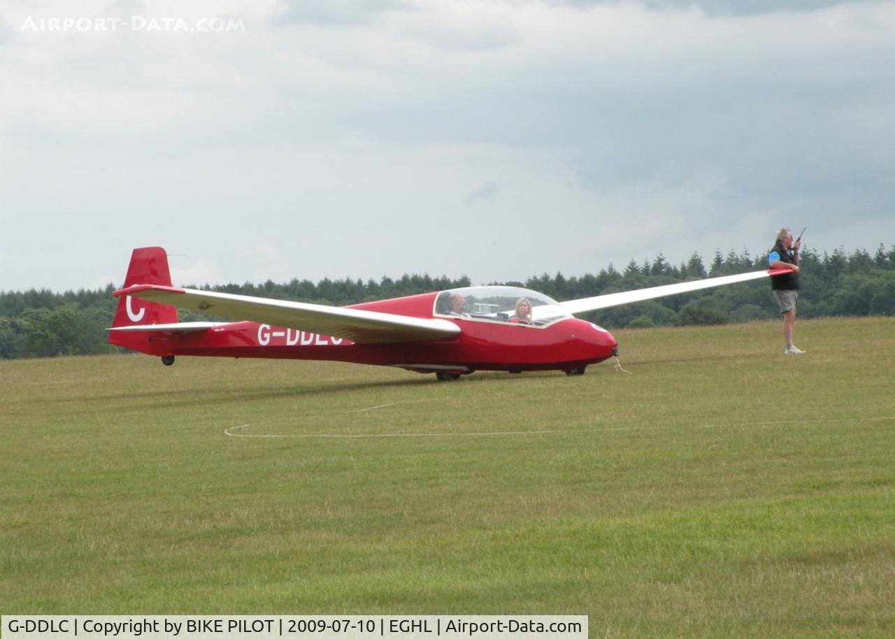 G-DDLC, 1976 Schleicher ASK-13 C/N 13549, BEING STEADIED PRIOR TO TOWING