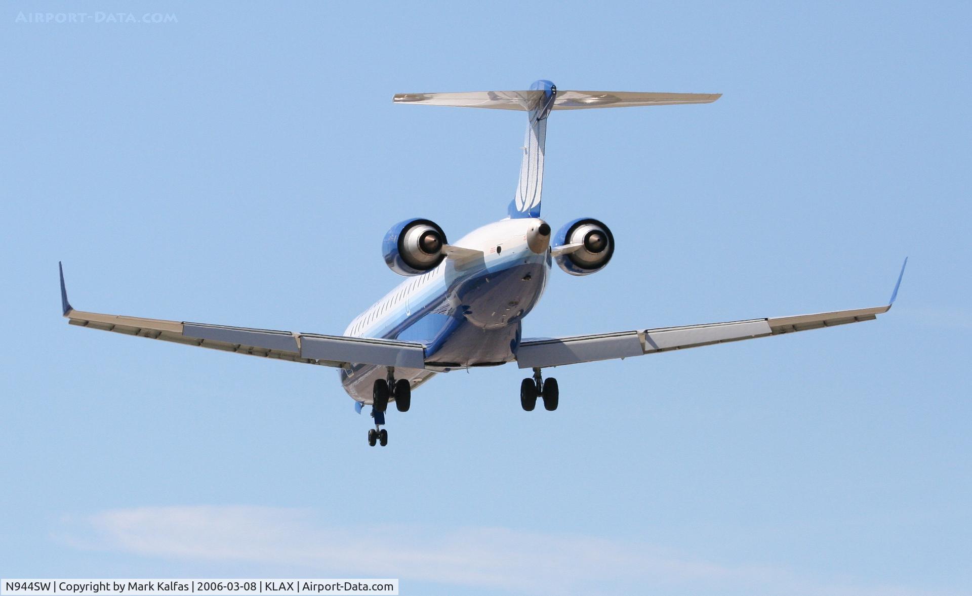N944SW, 2003 Bombardier CRJ-200LR (CL-600-2B19) C/N 7764, Skywest Bombardier CL-600-2B19, N944SW, short final 25L KLAX