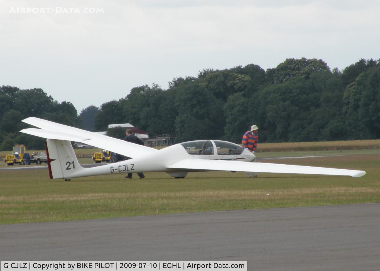 G-CJLZ, 1981 Grob G-103A Twin II Acro C/N 3633-K-15, WAITING TO BE MOVED OF THE LANDING AREA