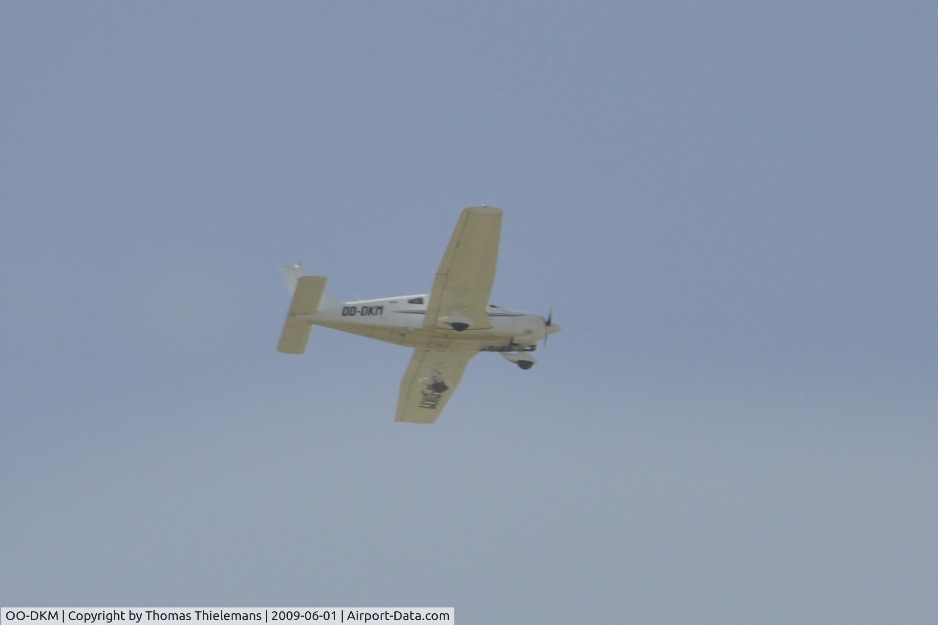 OO-DKM, 1988 Piper PA-28-181 C/N 28-7690296, in flight