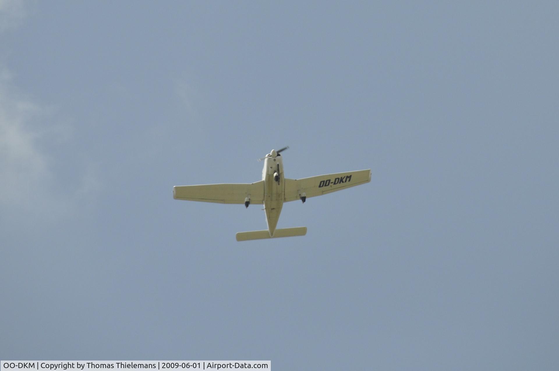 OO-DKM, 1988 Piper PA-28-181 C/N 28-7690296, in flight