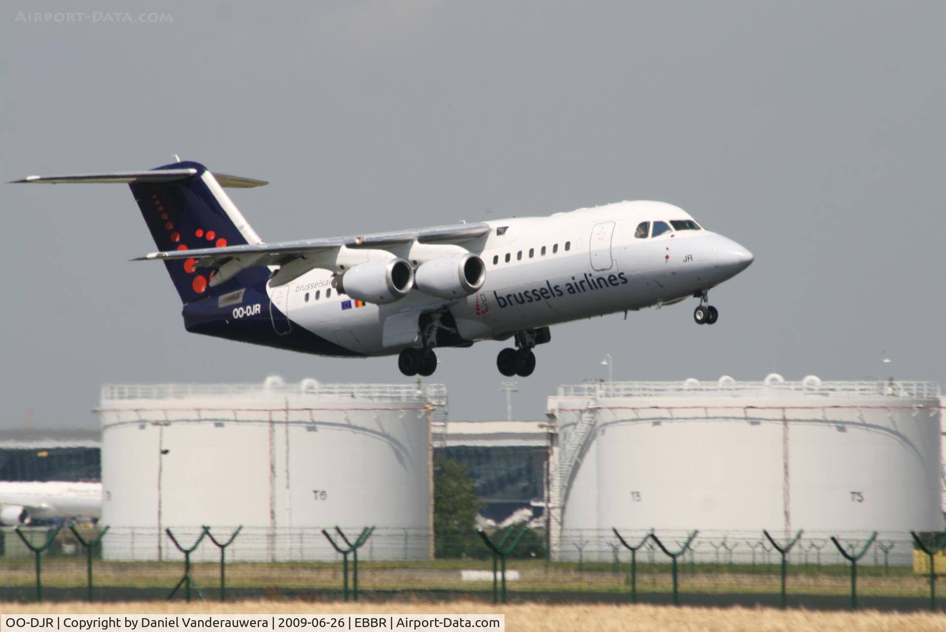 OO-DJR, 1996 British Aerospace Avro 146-RJ85 C/N E.2290, Flight SN3139 is taking off from rwy 07R