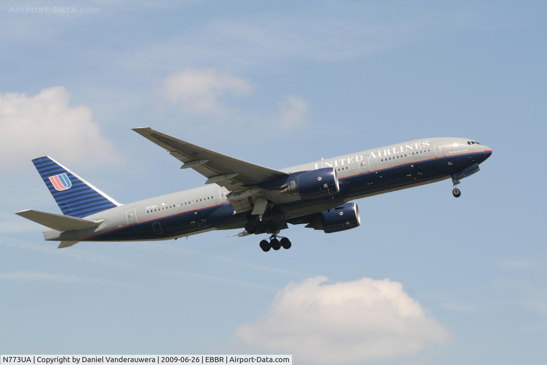 N773UA, 1995 Boeing 777-222 C/N 26929, Flight UA951  is taking off from rwy 07R