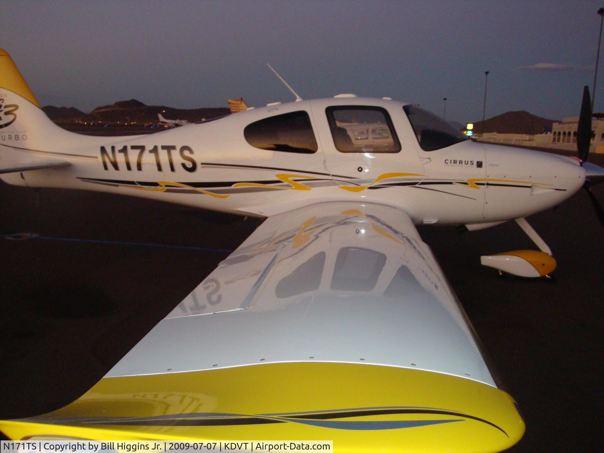 N171TS, 2008 Cirrus SR22 G3 GTS Turbo C/N 2900, On the Tarmac at Deer Valley (KDVT)