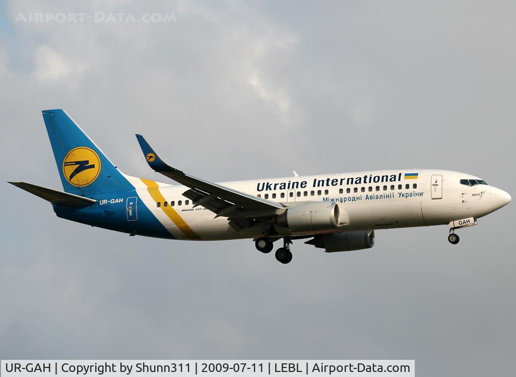 UR-GAH, 1999 Boeing 737-32Q C/N 29130, Landing rwy 25R