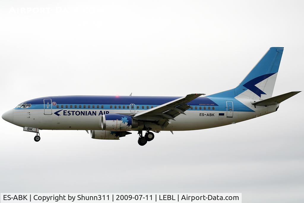 ES-ABK, 1998 Boeing 737-36N C/N 28572, Landing rwy 25R