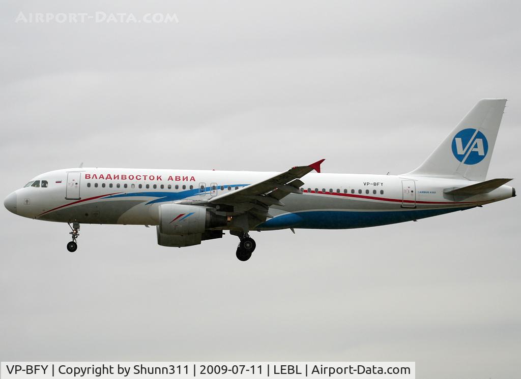 VP-BFY, 1997 Airbus A320-214 C/N 714, Landing rwy 25R