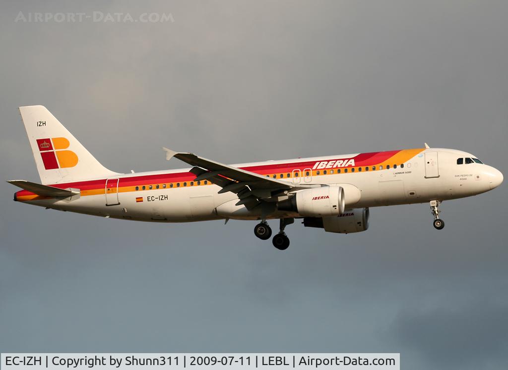 EC-IZH, 2004 Airbus A320-214 C/N 2225, Landing rwy 25R