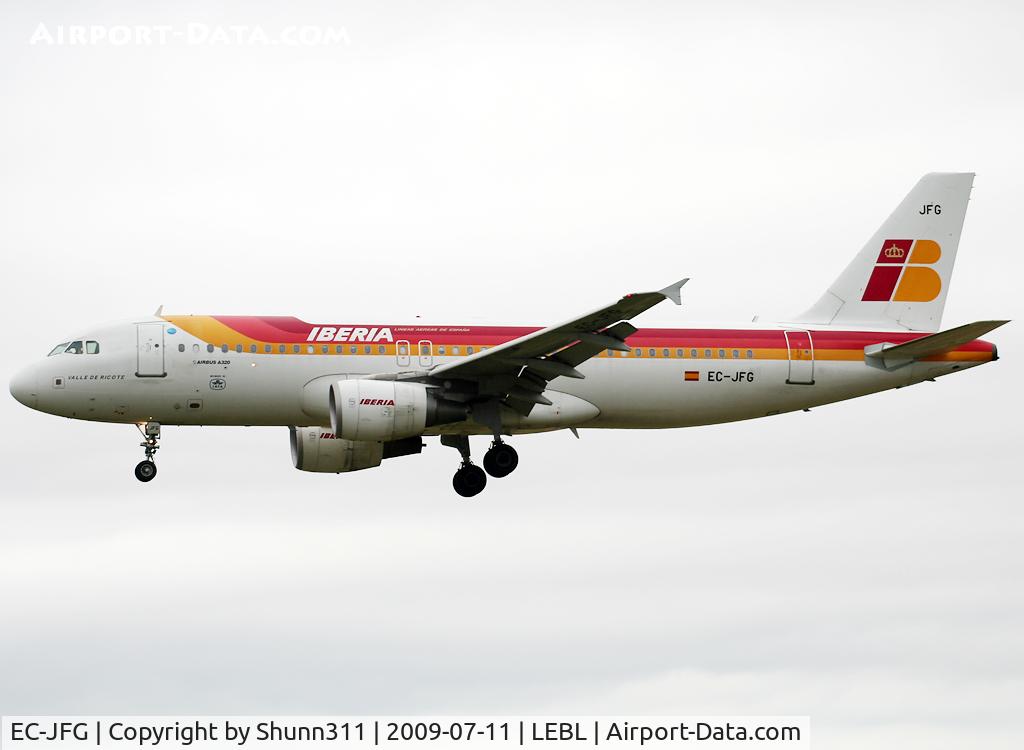 EC-JFG, 2004 Airbus A320-214 C/N 2143, Landing rwy 25R