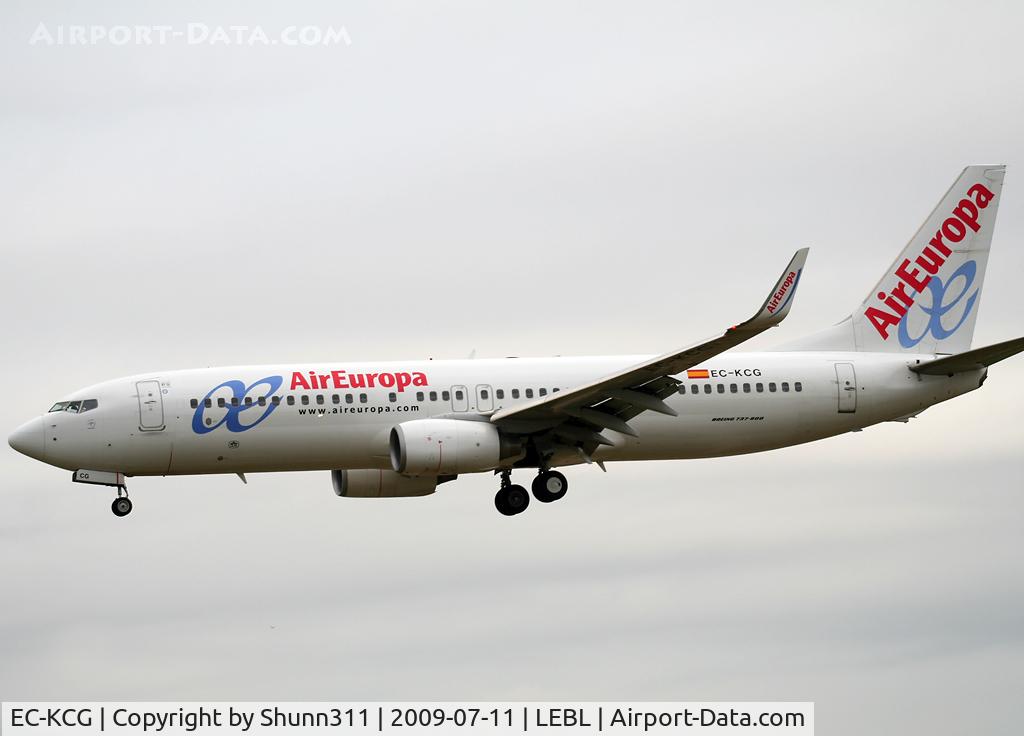 EC-KCG, 2007 Boeing 737-85P C/N 33981, Landing rwy 25R
