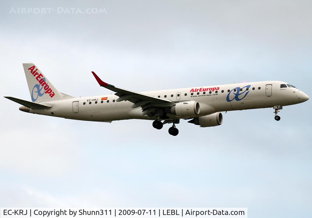 EC-KRJ, 2008 Embraer 195LR (ERJ-190-200LR) C/N 19000196, Landing rwy 2R5R in full c/s on right side