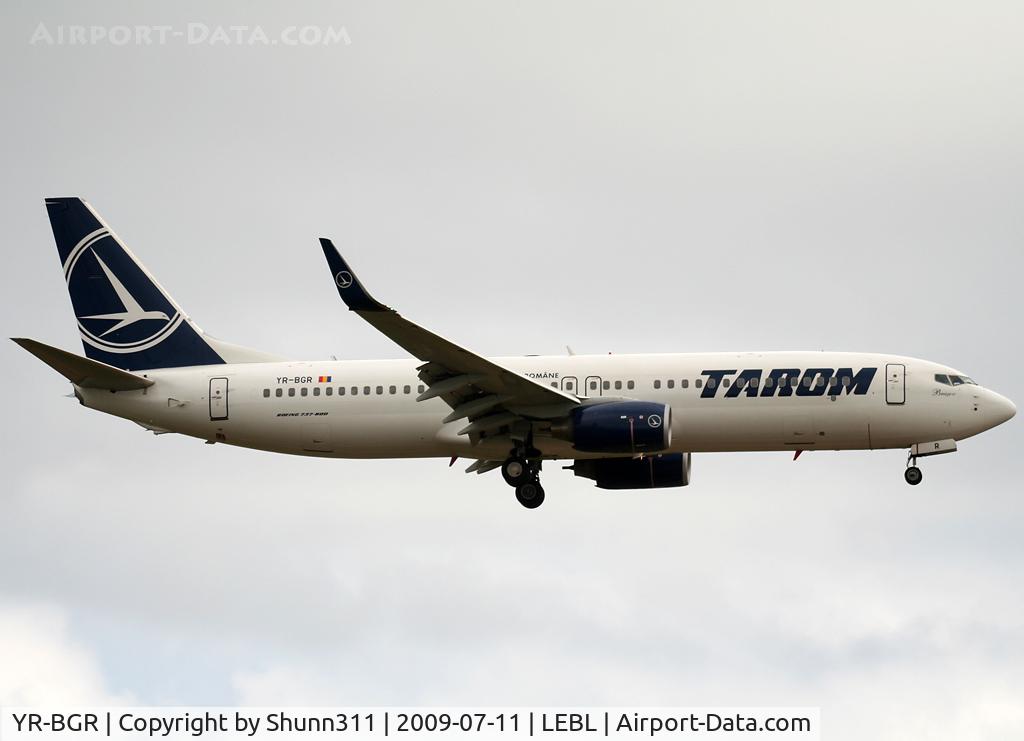 YR-BGR, 2008 Boeing 737-86J C/N 37741, Landing rwy 25R