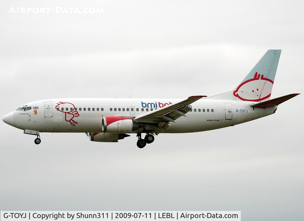 G-TOYJ, 1996 Boeing 737-36M C/N 28332, Landing rwy 25R