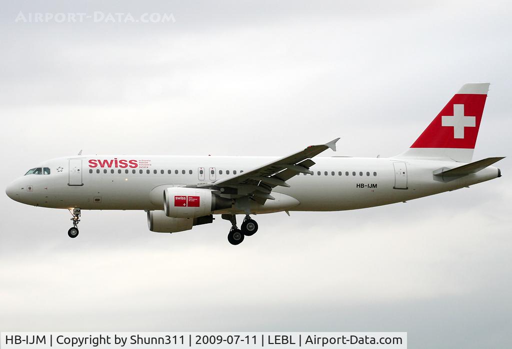 HB-IJM, 1996 Airbus A320-214 C/N 635, Landing rwy 25R