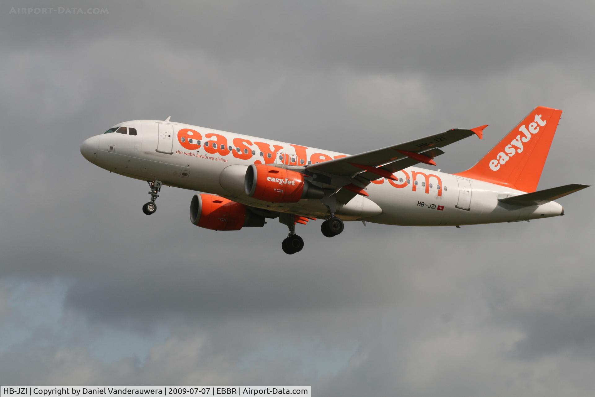 HB-JZI, 2004 Airbus A319-111 C/N 2245, flight EZS1194 is descending to rwy 25L