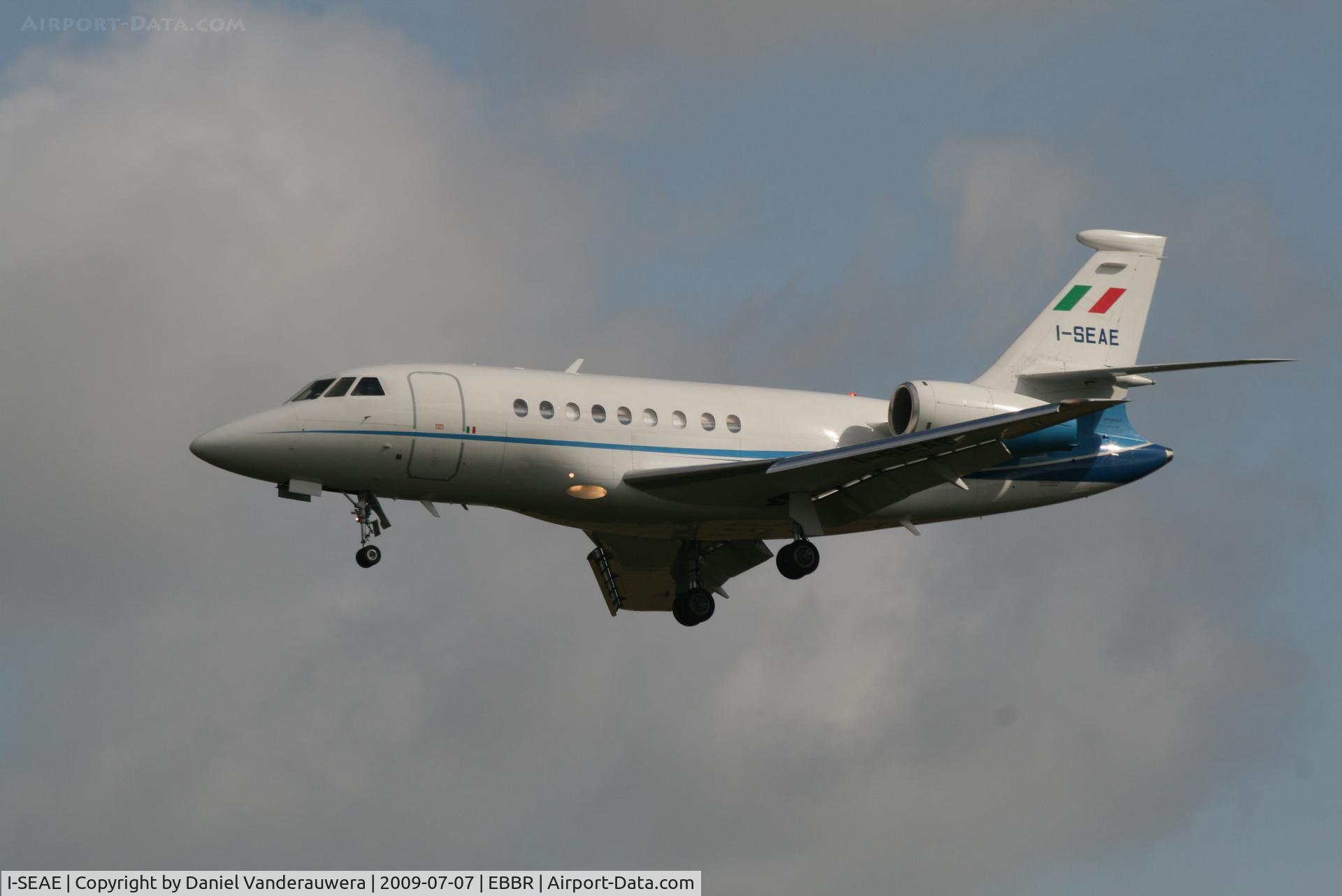 I-SEAE, 2003 Dassault Falcon 2000 C/N 200, descending to rwy 25L