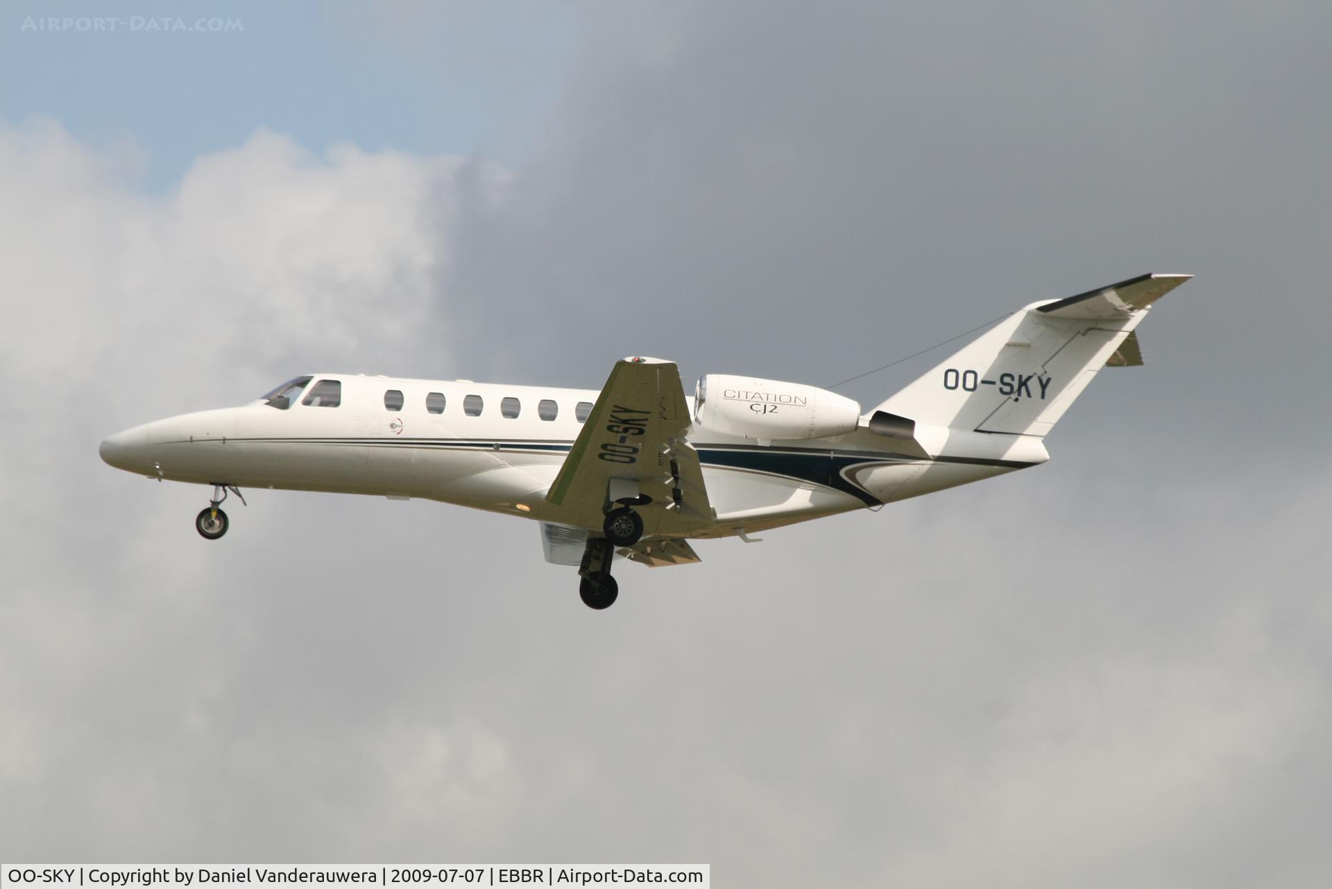 OO-SKY, 2004 Cessna 525A CitationJet CJ2 C/N 525A-0197, descending to rwy 25L