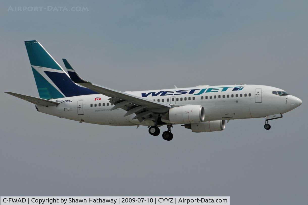 C-FWAD, 2002 Boeing 737-7CT C/N 32753, Landing Runway 23