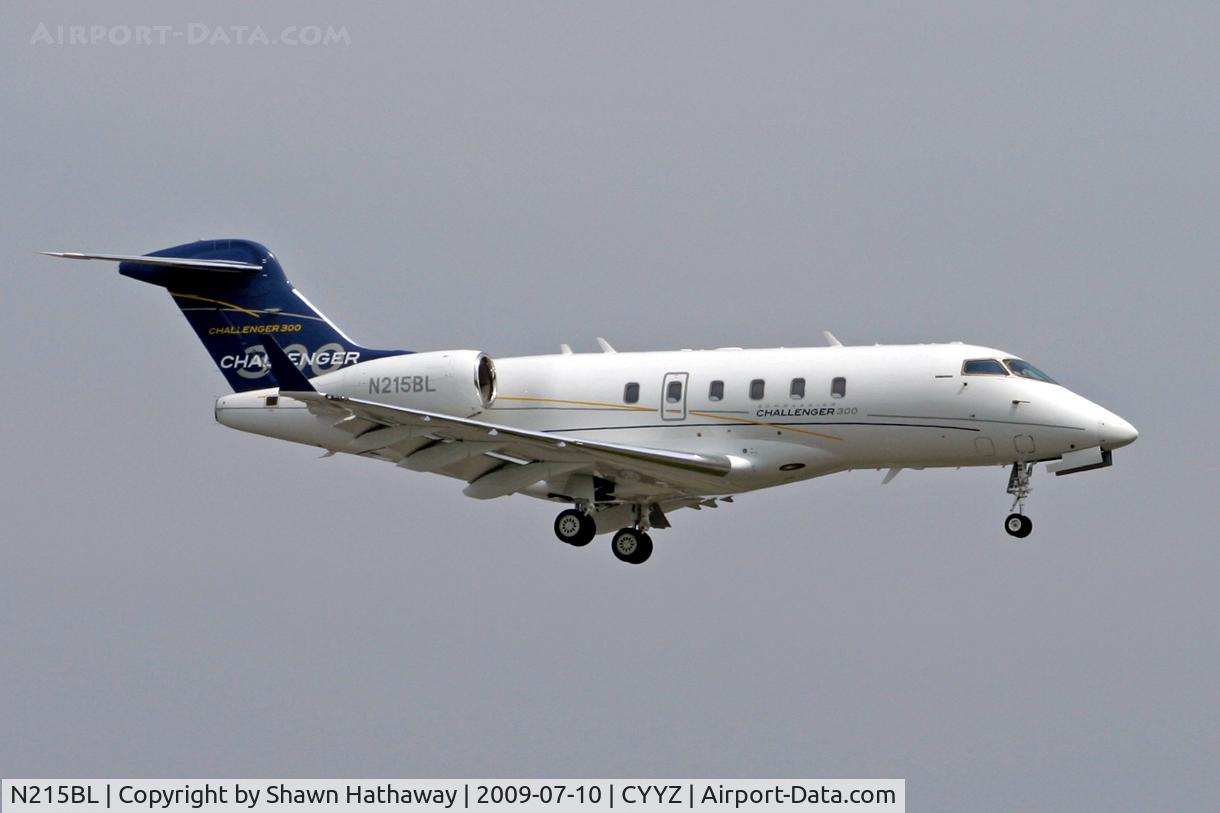 N215BL, 2008 Bombardier Challenger 300 (BD-100-1A10) C/N 20215, Landing Runway 23