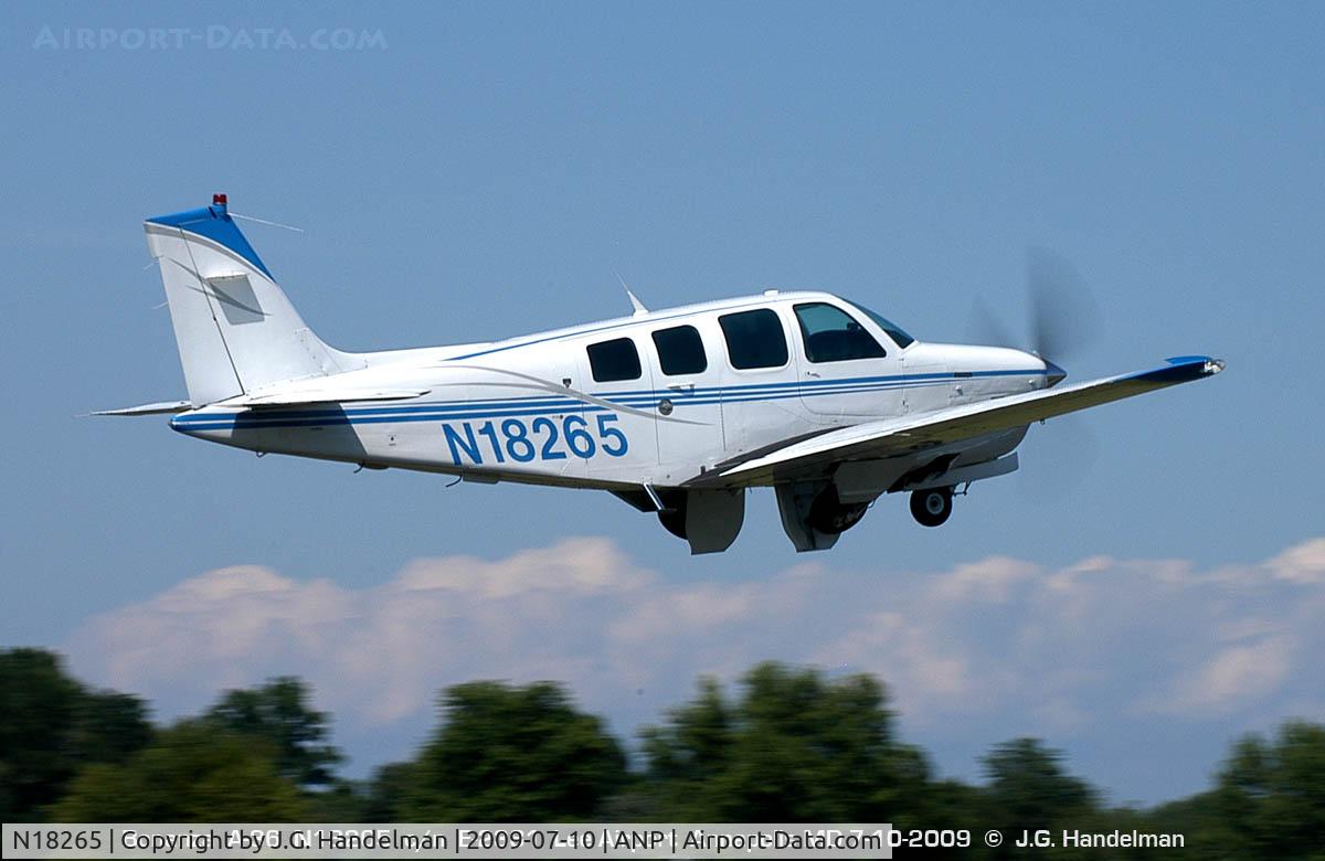 N18265, 1987 Beech A36 Bonanza 36 C/N E-2381, take off at Annapolis MD