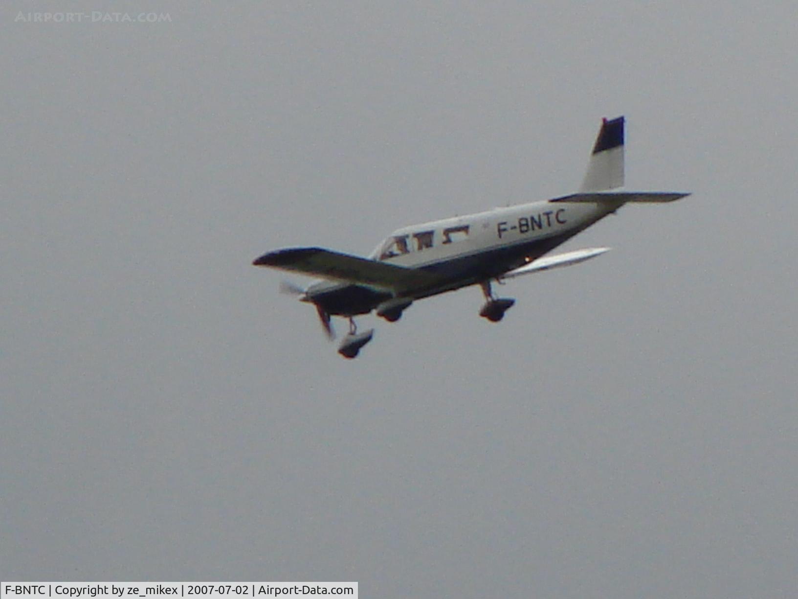 F-BNTC, Piper PA-32-260 Cherokee Six Cherokee Six C/N 32-607, FLying over disney land paris