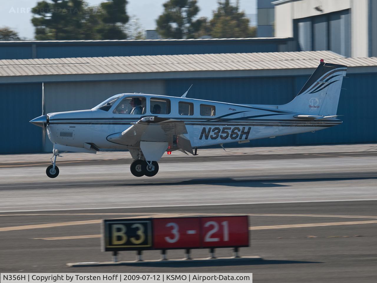N356H, 2004 Raytheon Aircraft Company A36 Bonanza C/N E-3566, N356H arriving on RWY 21