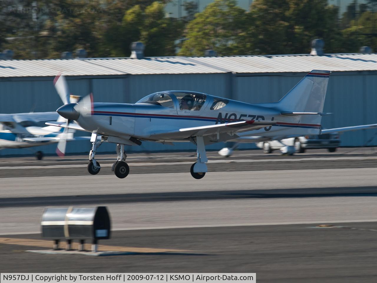 N957DJ, 1990 Stoddard-Hamilton Glasair III C/N 3084, N957DJ arriving on RWY 21