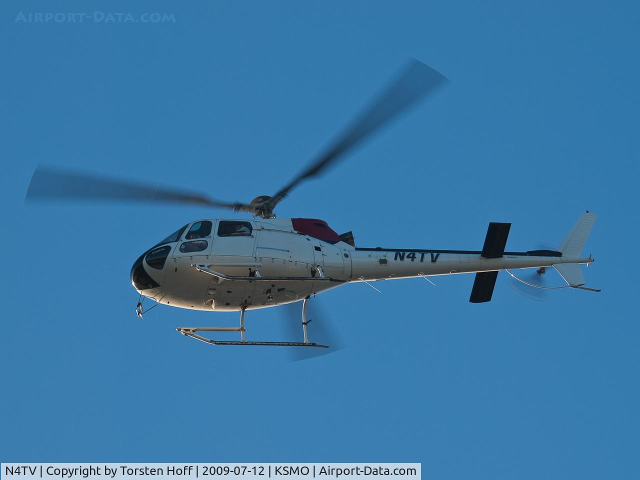 N4TV, 1996 Eurocopter AS-350B-2 Ecureuil Ecureuil C/N 2936, N4TV arriving on RWY 21