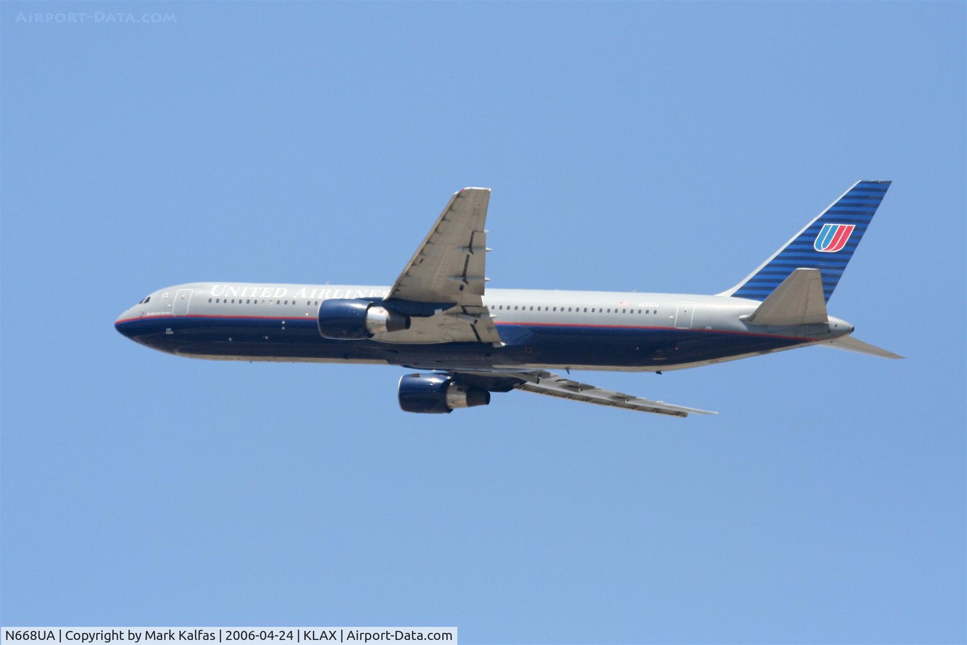 N668UA, 1999 Boeing 767-322 C/N 30024, United Airlines 767-322, N668UA departs KLAX RWY 25R