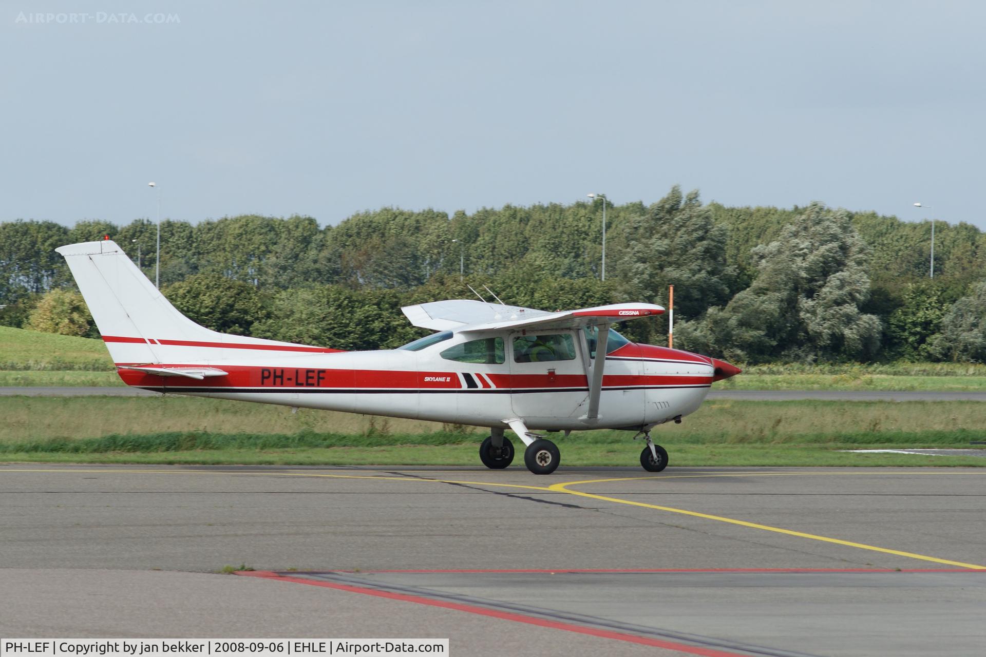 PH-LEF, Cessna 182Q Skylane C/N 18267283, Lelystad Airport