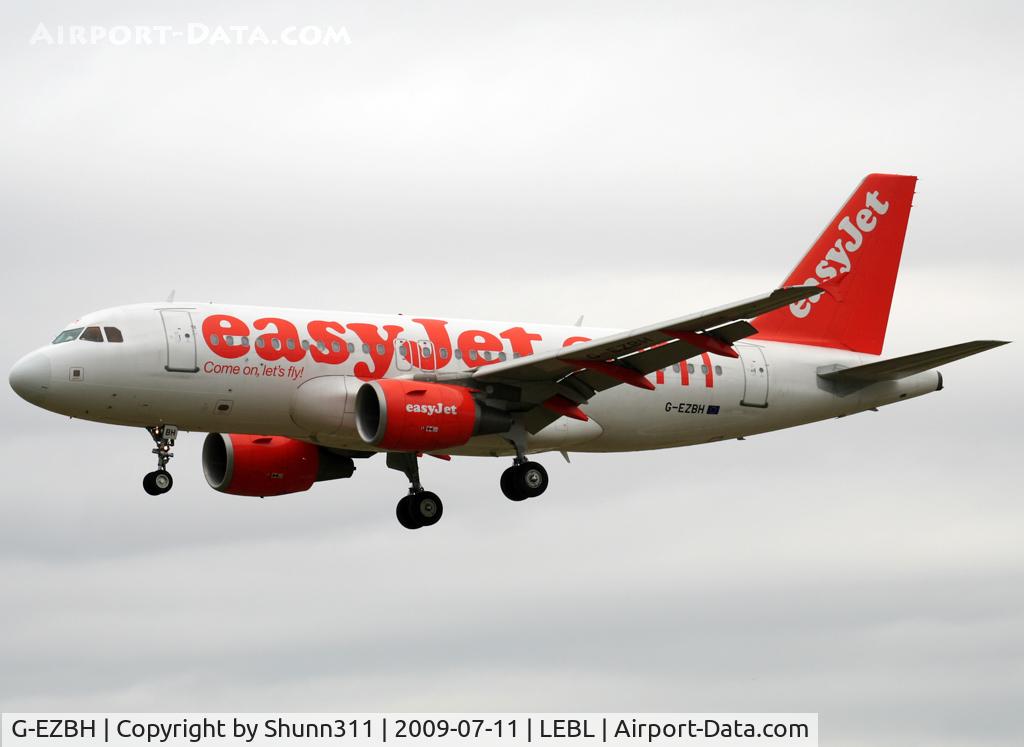 G-EZBH, 2006 Airbus A319-111 C/N 2959, Landing rwy 25R