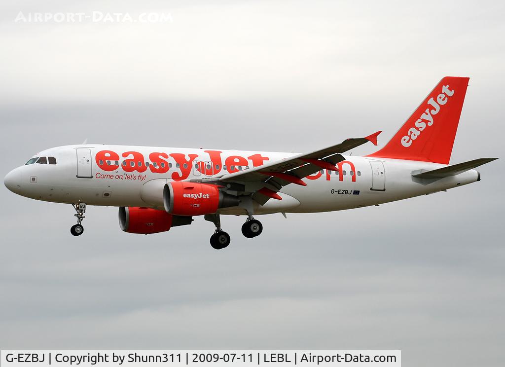 G-EZBJ, 2007 Airbus A319-111 C/N 3036, Landing rwy 25R